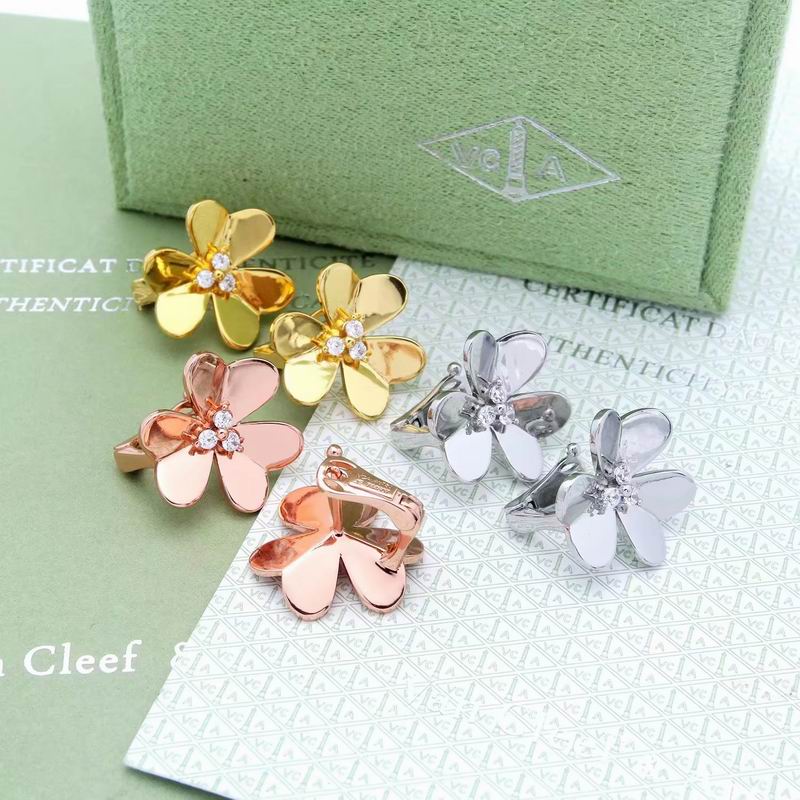Van Cleef & Arpels earring 11yxq03